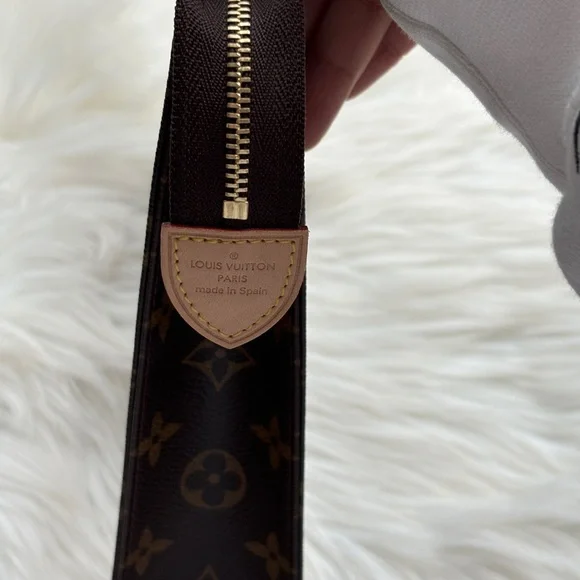 NWT Louis Vuitton Monogram Toiletry Pouch 26 - Picture 5 of 7